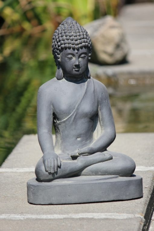 statue de jardin Bouddha assis gris foncé