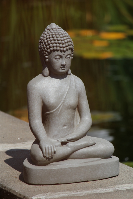 Statua del giardino del Buddha seduto 