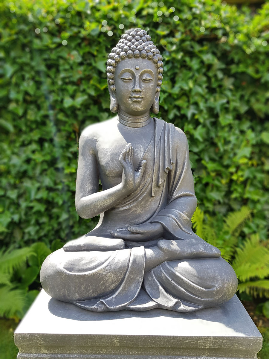 Statuette de Bouddha rieur, couleurs argent et rouille.