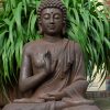 Boeddha-zittend-tuinbeeld-gerechtigheid