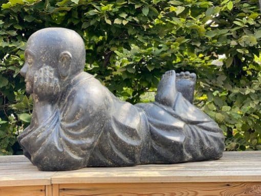 Liggende boeddha monnik steen 100cm