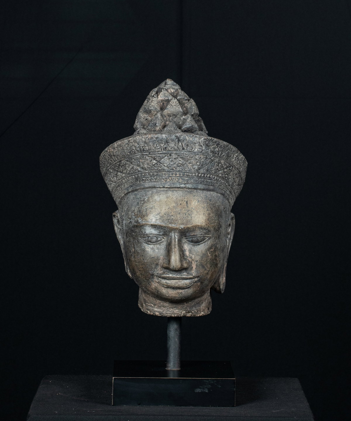 Image of Hari-Hara, sculpture en grès de style Phnom, de Maha-Rosei, Cambodge Image of Hari-Hara, sculpture en grès de style Phnom, de Maha-Rosei, Cambodge