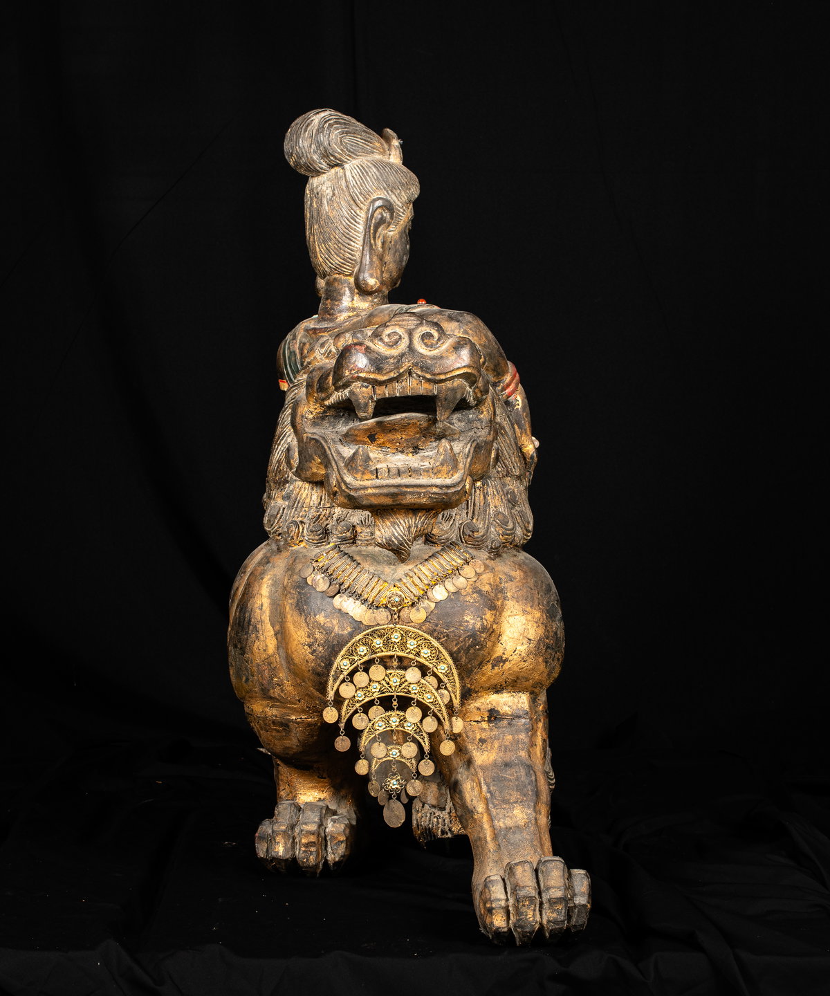 Beeld Lion On Marble 34cm € 249 - Löwik Wonen & Slapen